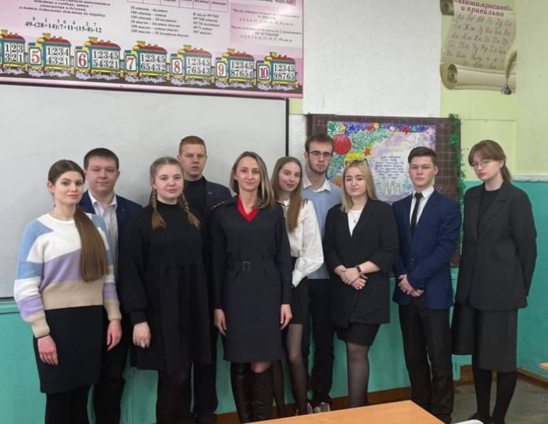 Сотрудники полиции провели занятия по профориентации в школах города Советская Гавань