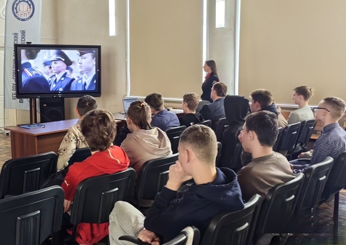 В Советской Гавани полицейские и общественники провели мероприятие для учащихся промышленно-технологического техникума